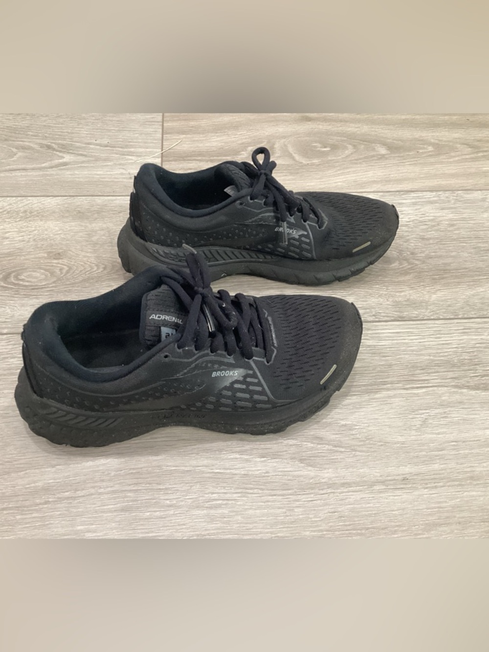 Brooks shoes women’s 6.5 black adrenaline